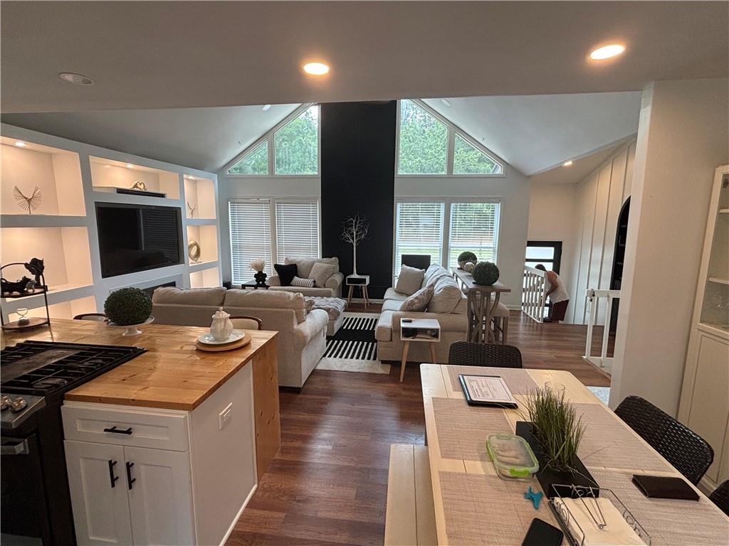 805 Montclaire Place