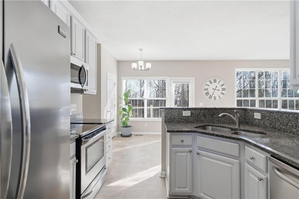 35 Planters Drive NW