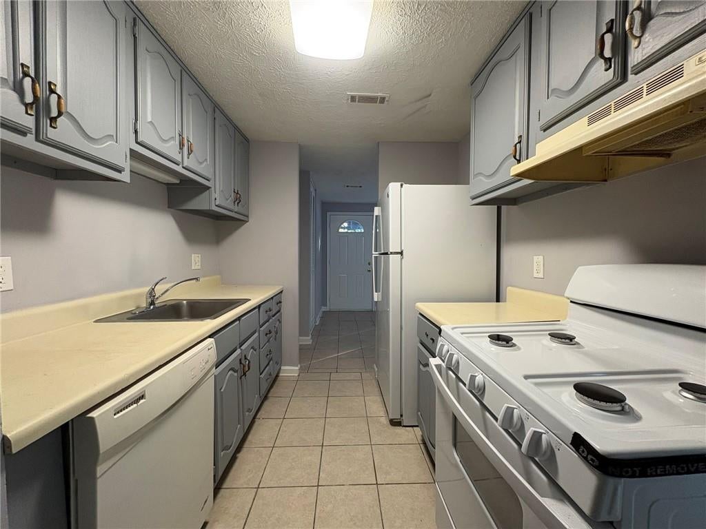 3082 Bromley Row