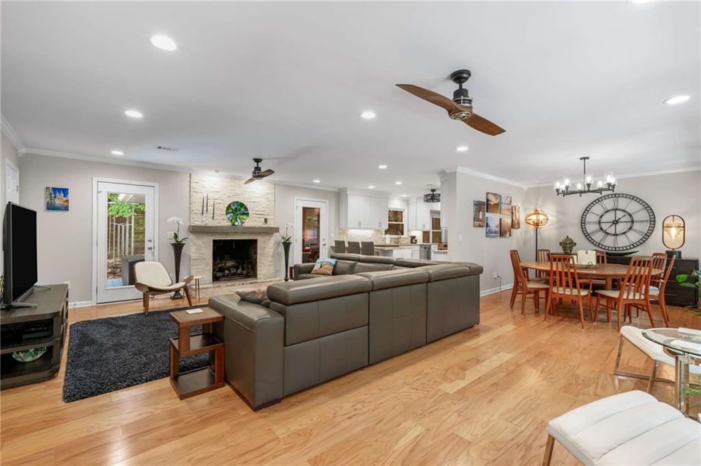2501 Midvale Court