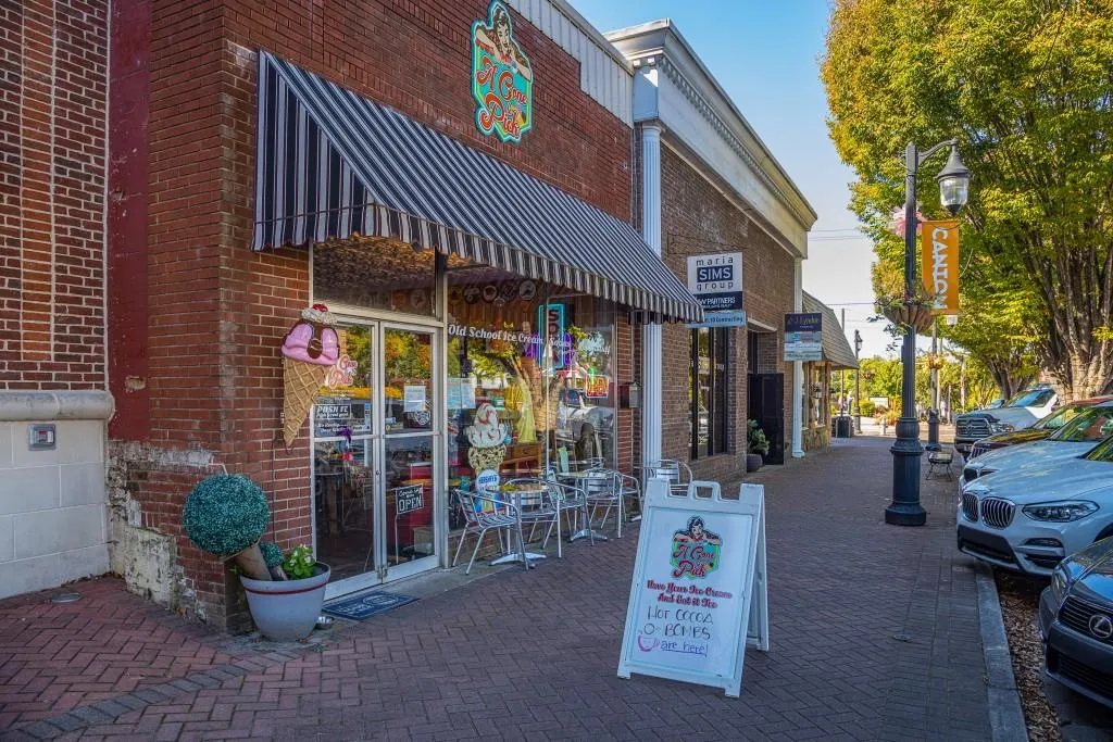 Canton, Georgia 30114, United States, 4 Bedrooms Bedrooms, ,4 BathroomsBathrooms,Residential,Pending,3379