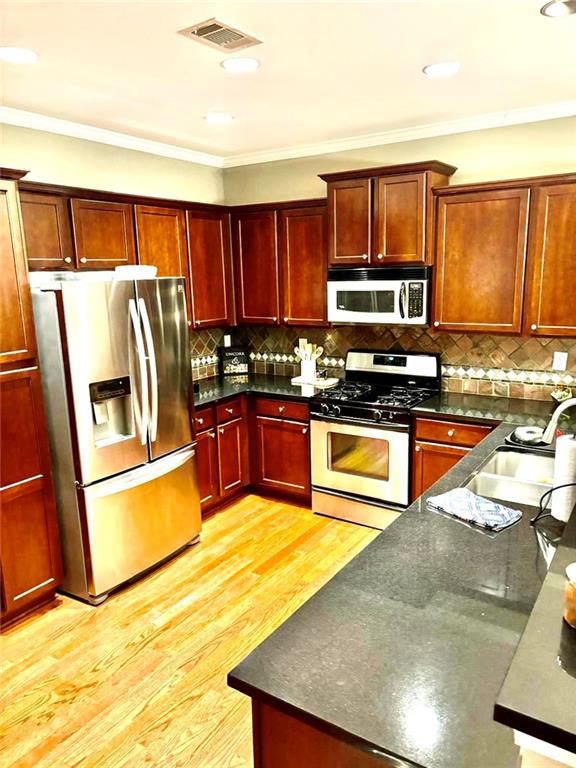 GLENMOOR - Residential Lease