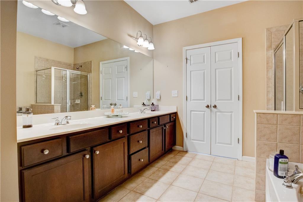 GLENMOOR - Residential Lease
