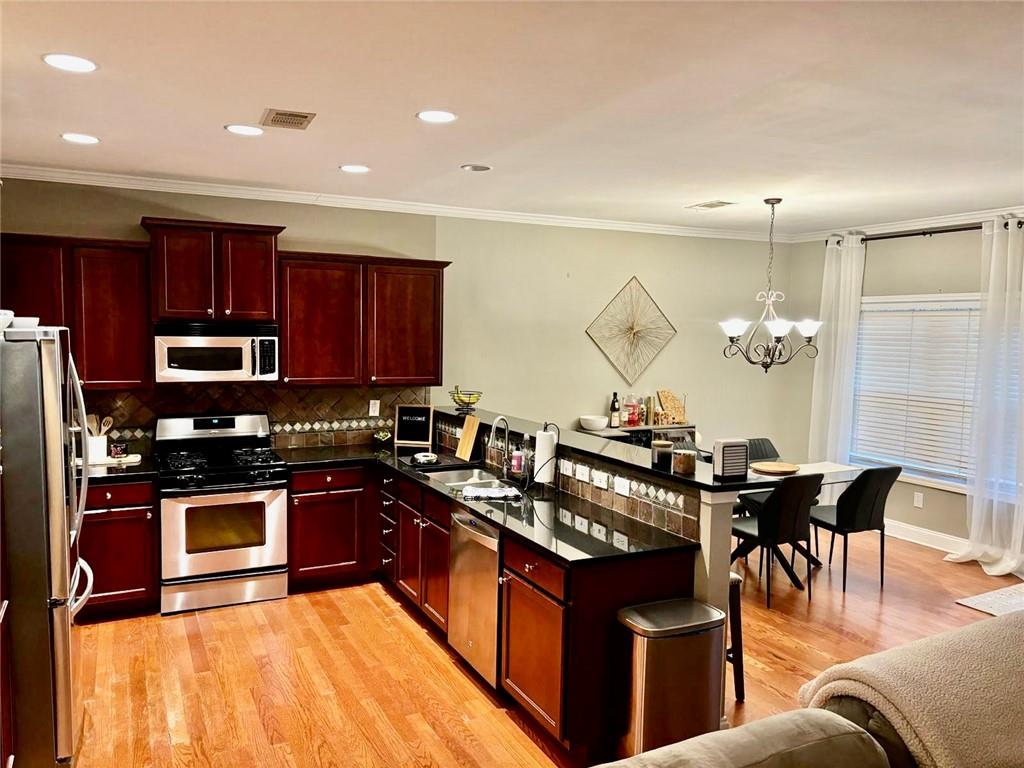 GLENMOOR - Residential Lease