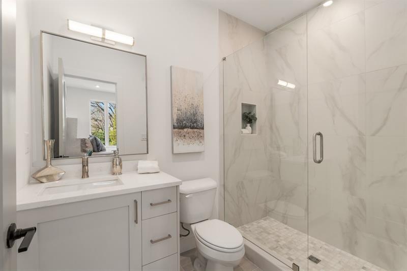 1237 Memorial Drive SE 401