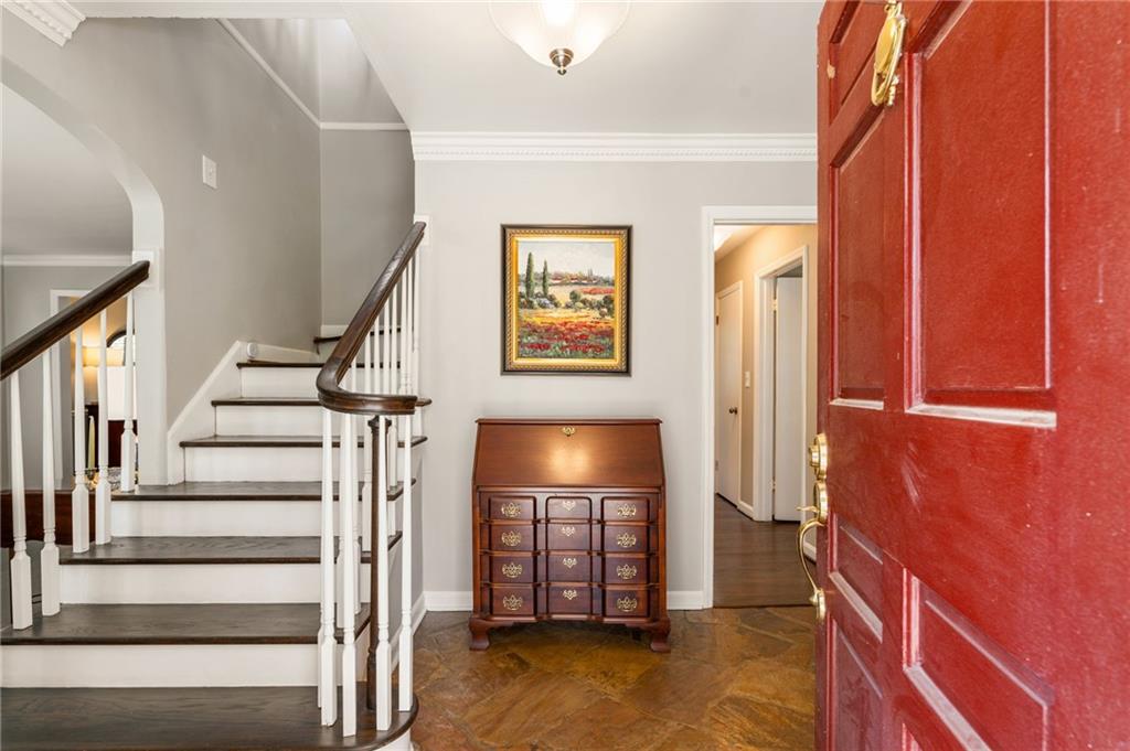 2492 Sherbrooke Drive NE