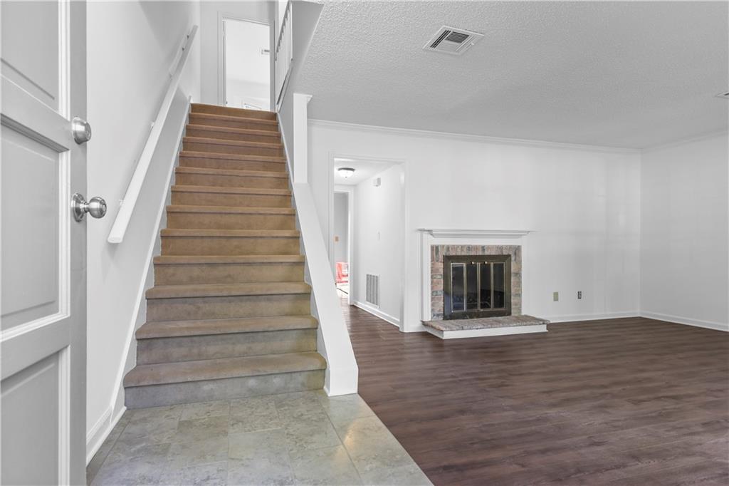 2501 Northlake Court NE