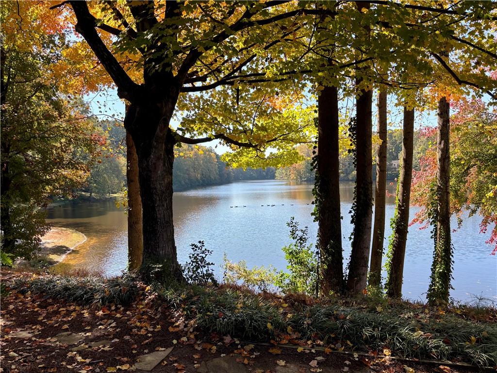 2501 Northlake Court NE