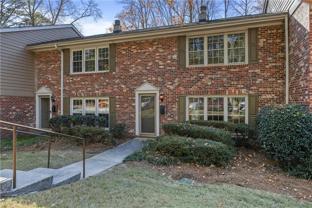 2501 Northlake Court NE