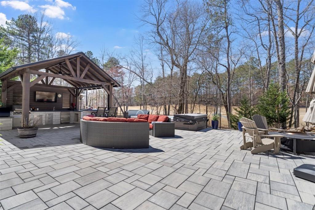 78 CUTHBERT LN NE