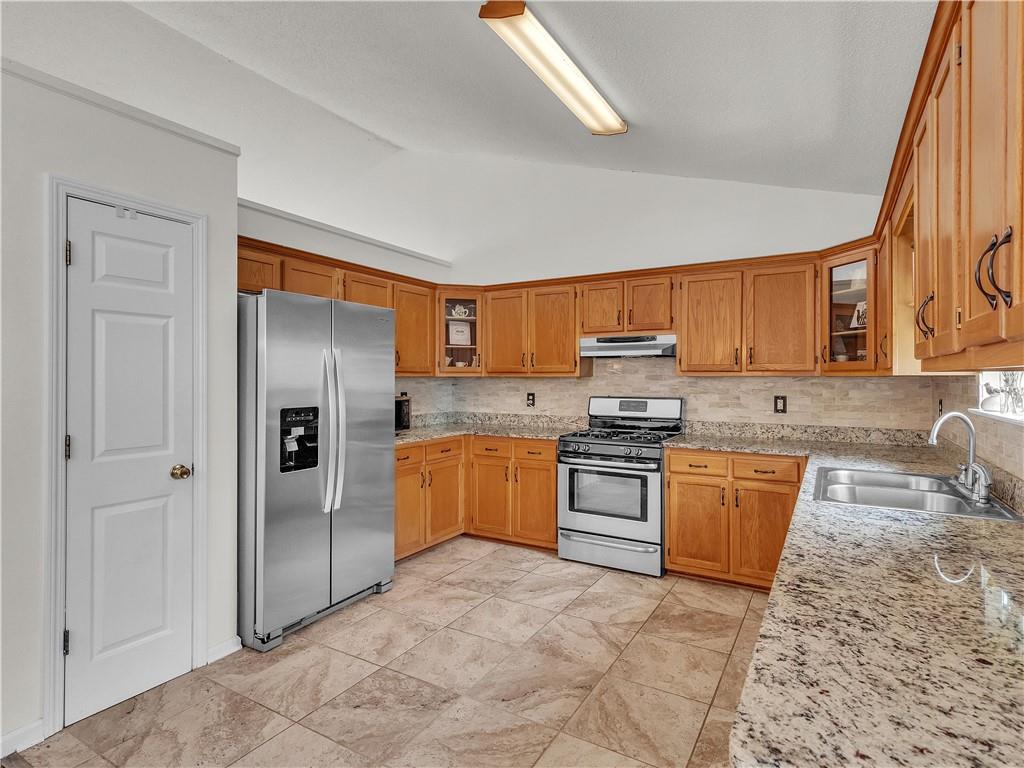 221 Wildwood Circle, Calhoun, Georgia image 12