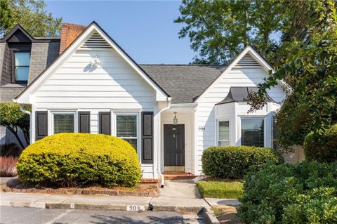 Townhouse For Sale - 904 Lenox Hill Court<br/> Atlanta, GA 30324