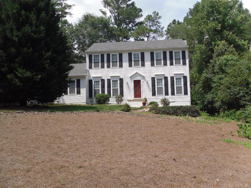The house has been remodeled...New kitchen, new appliance... Florida room perfect for entertainment, for relaxation or a playroom... Hardwood floors throughout... Separate dining room/living room, and family room... one bedroom on main level … cul-de-sac street... all windows are double panel for energy efficiency. Walking distance from the Avenue at East Cobb.