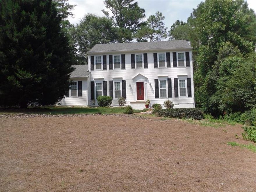 The house has been remodeled...New kitchen, new appliance... Florida room perfect for entertainment, for relaxation or a playroom... Hardwood floors throughout... Separate dining room/living room, and family room... one bedroom on main level … cul-de-sac street... all windows are double panel for energy efficiency. Walking distance from the Avenue at East Cobb.