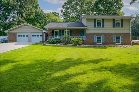 Photo of 11165 Crosshaven Drive, Roswell, GA 30075 (MLS # 7747063)