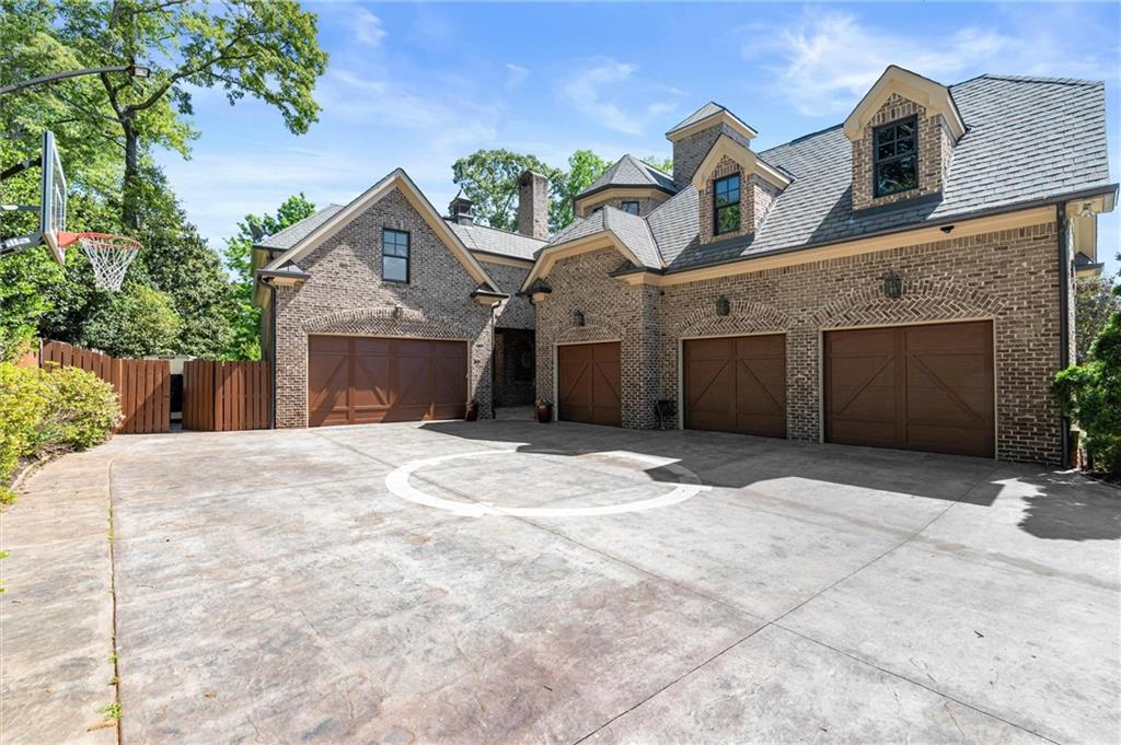 271 Pine Valley Drive SE