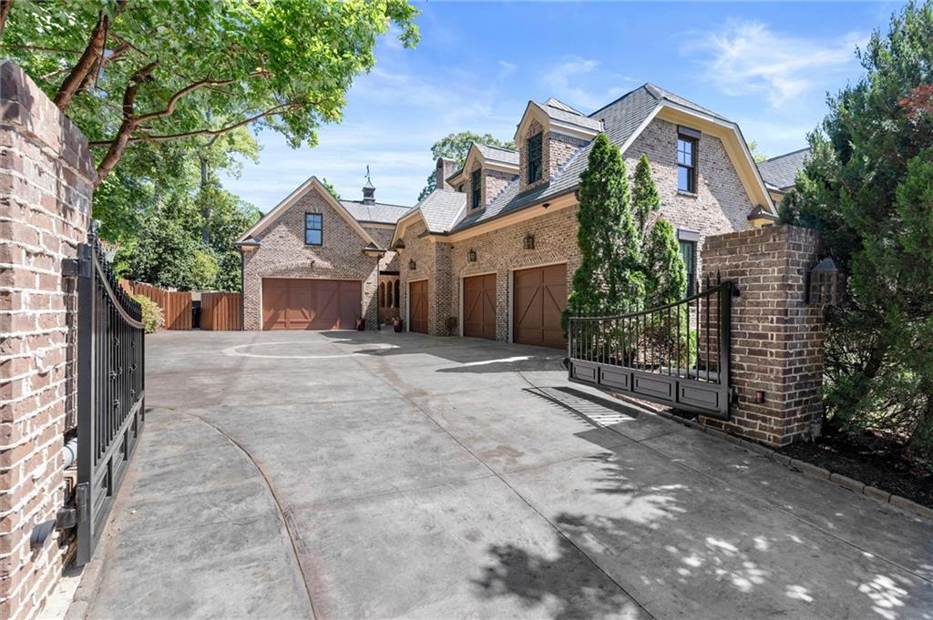 271 Pine Valley Drive SE