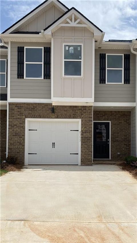 Townhouse For Sale - 8339 Columbia Court<br/> Palmetto, GA 30268