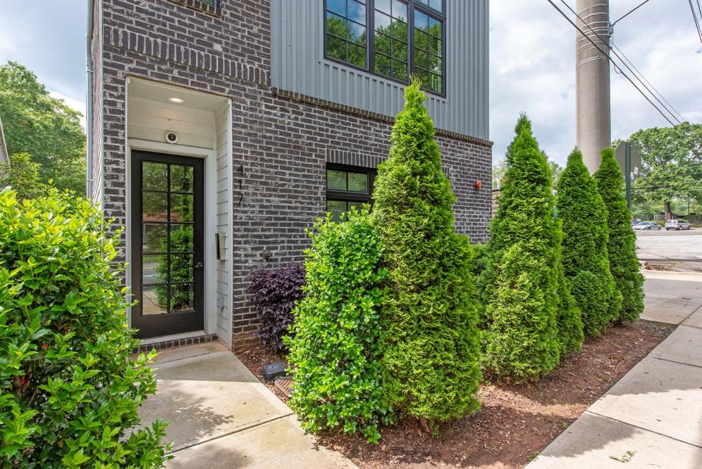 417 E College Avenue 102