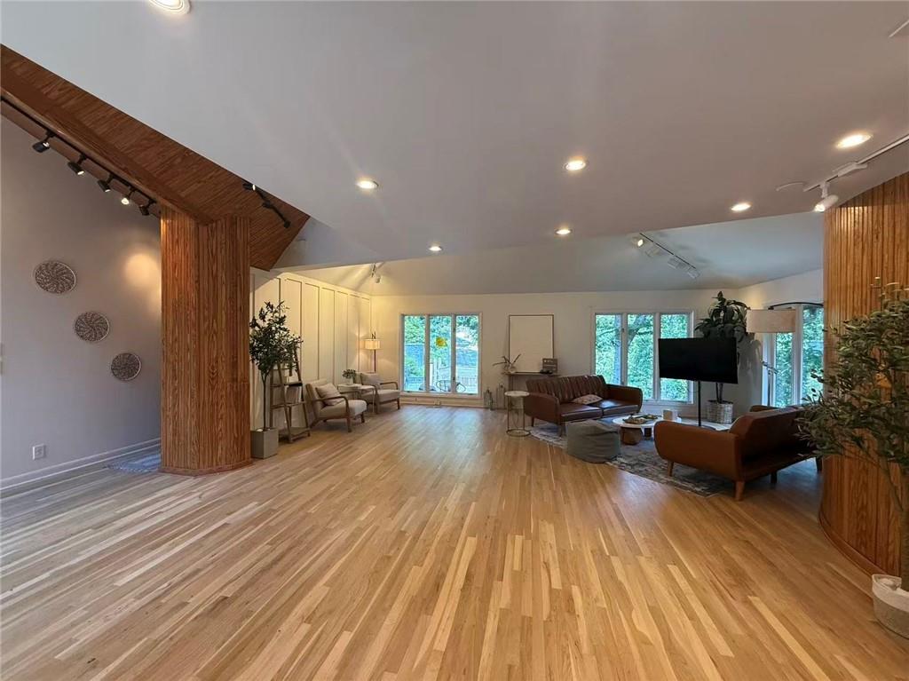 120 Laurel Drive NE
