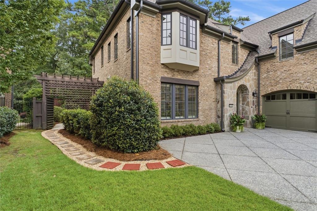 4584 Woodlawn Gates Lane