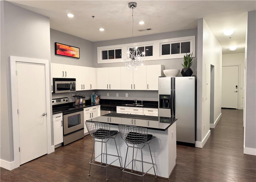 560 Dutch Valley Road 2412