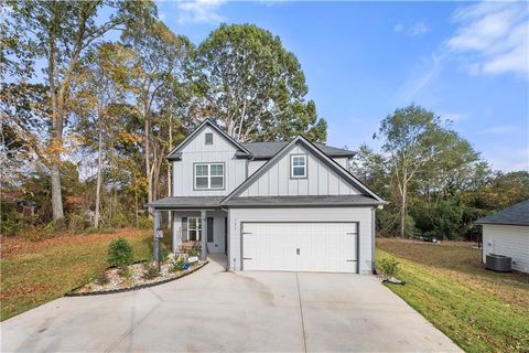 A home in Toccoa