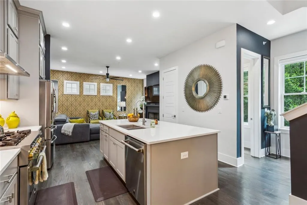 Atlanta, Georgia 30309, United States, 4 Bedrooms Bedrooms, ,4 BathroomsBathrooms,Residential,Active,159010