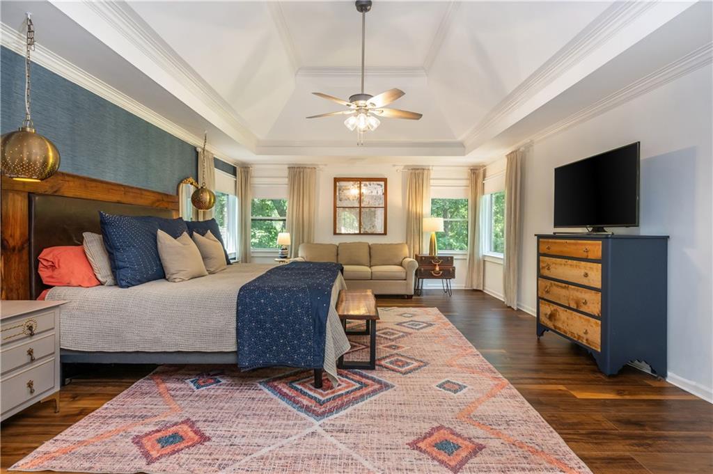 210 Hunters View