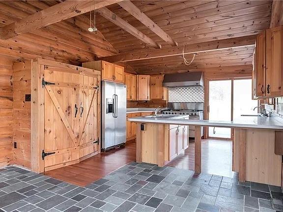 For Rent – 2405 Mountain Road, Milton, GA 30004
Tucked away on 15.46 acres in the heart of North Fulton’s horse country, this 2 bed / 2 bath log cabin duplex that offers privacy, charm, and versatility. The home features slate floors, a chef’s kitchen with professional-grade appliances, and wrap-around decks with views in every direction.