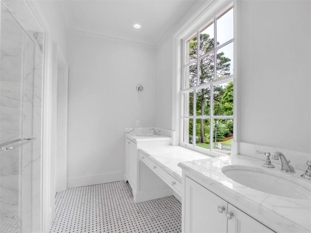 Tuxedo Park - Residential