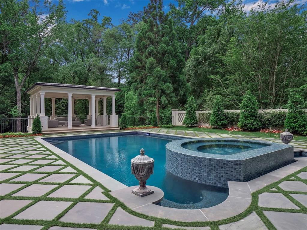 Tuxedo Park - Residential
