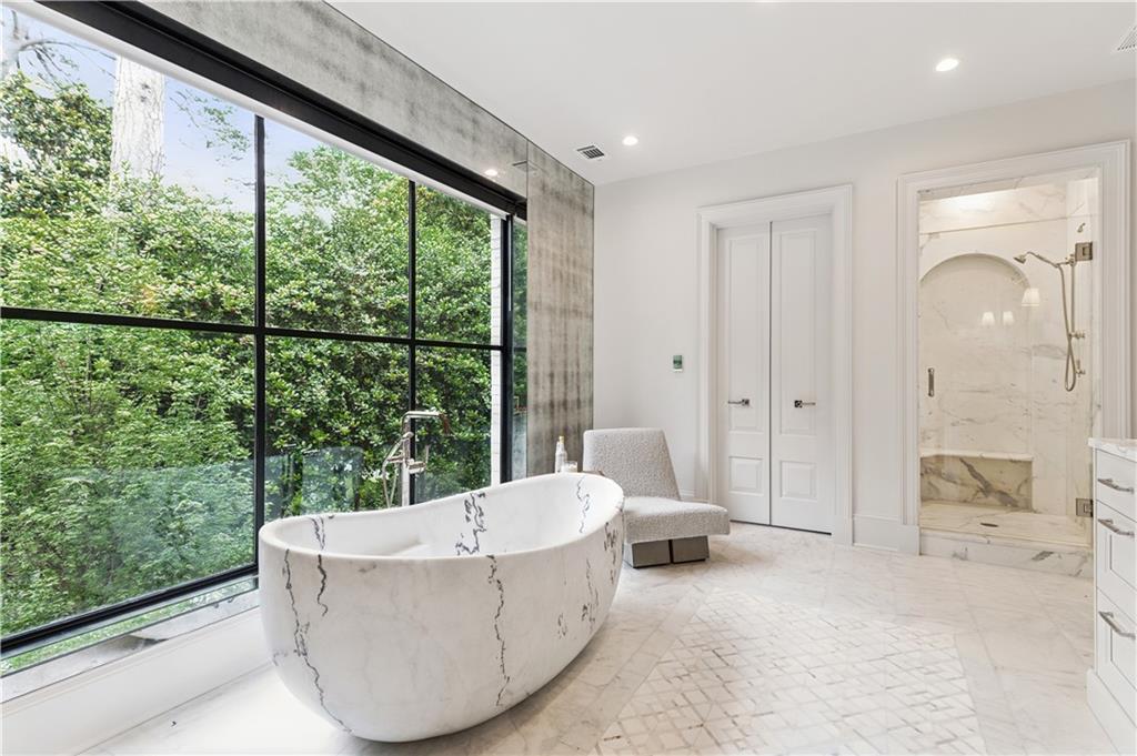 Tuxedo Park - Residential
