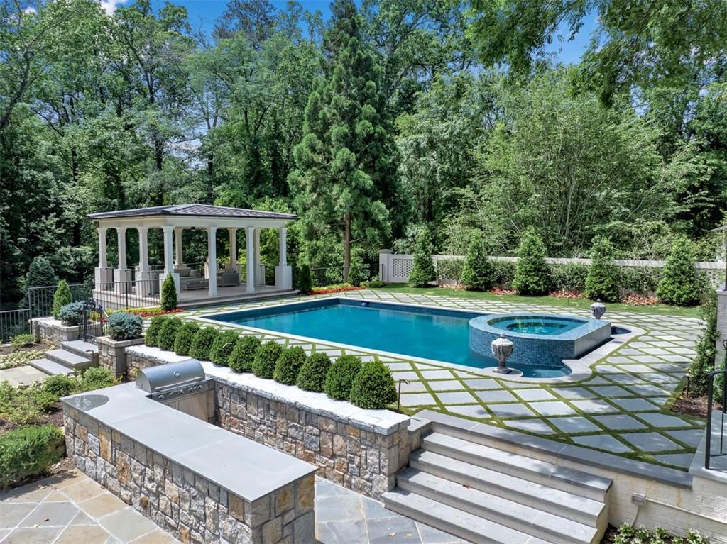 Tuxedo Park - Residential