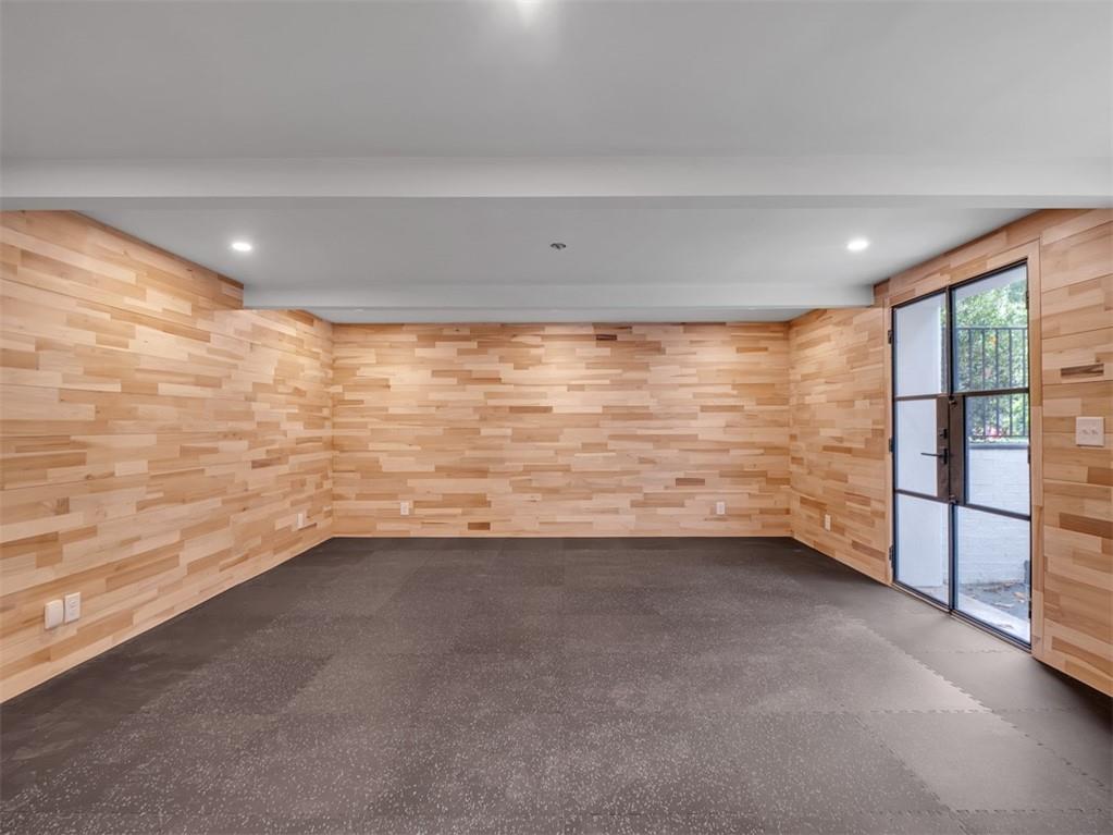 Tuxedo Park - Residential