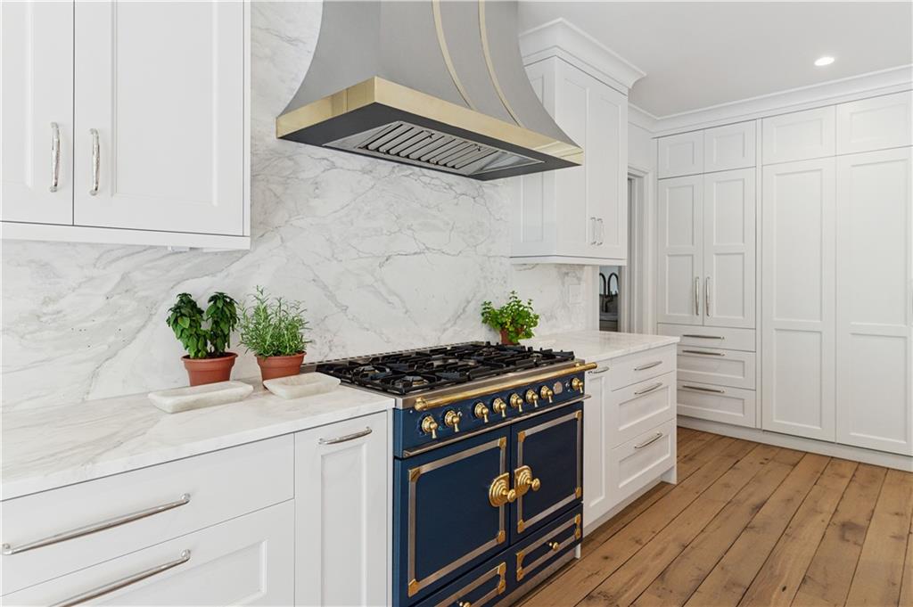 Tuxedo Park - Residential
