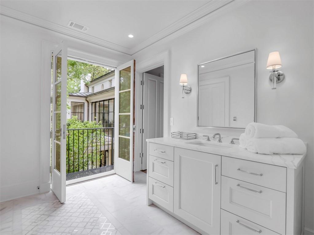 Tuxedo Park - Residential
