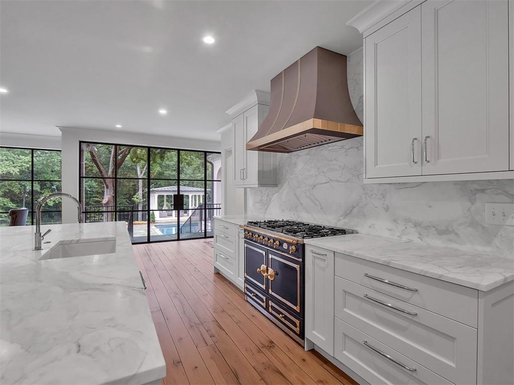 Tuxedo Park - Residential