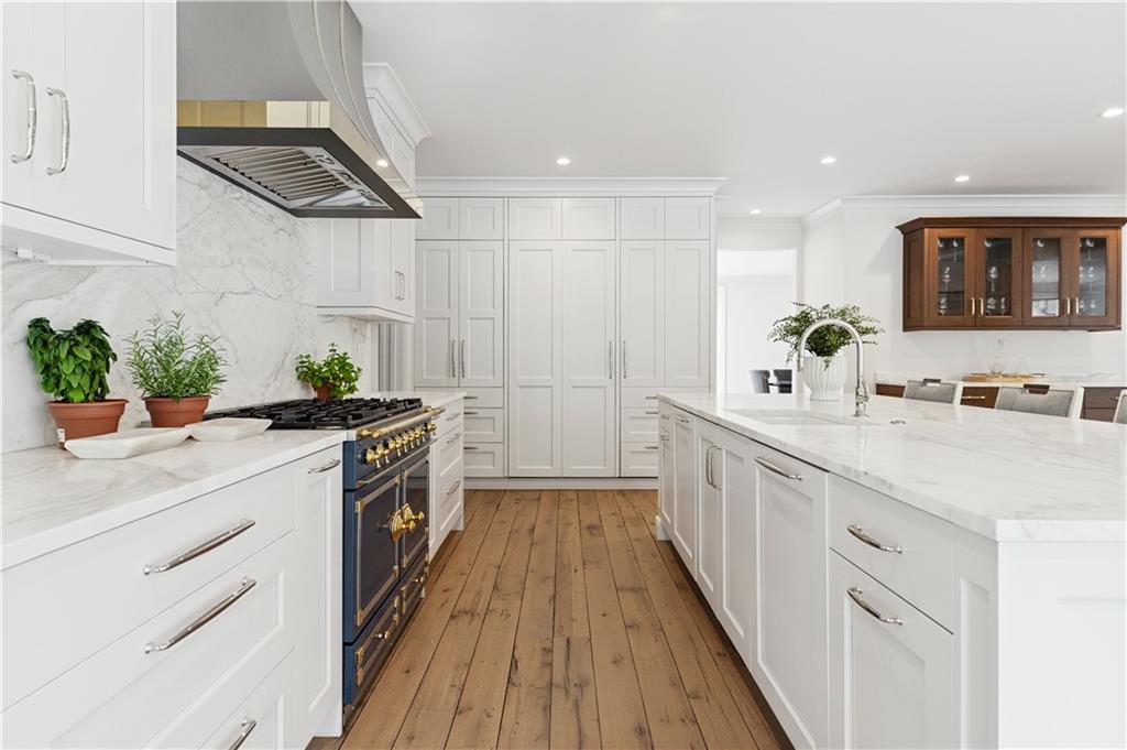 Tuxedo Park - Residential