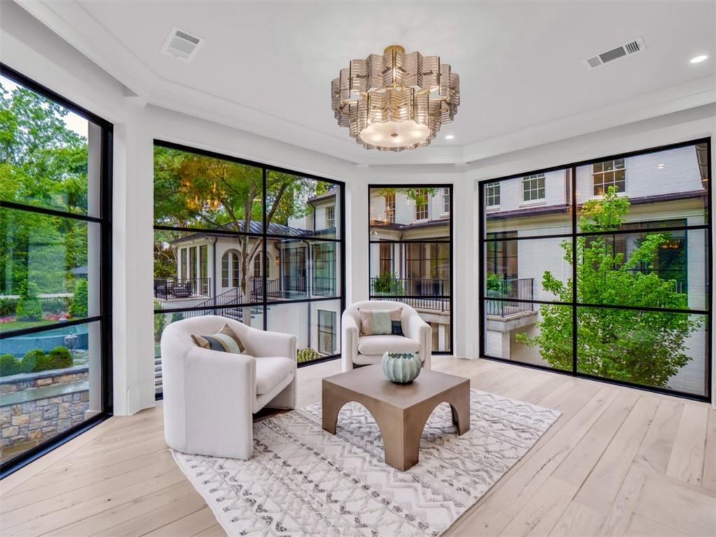 Tuxedo Park - Residential