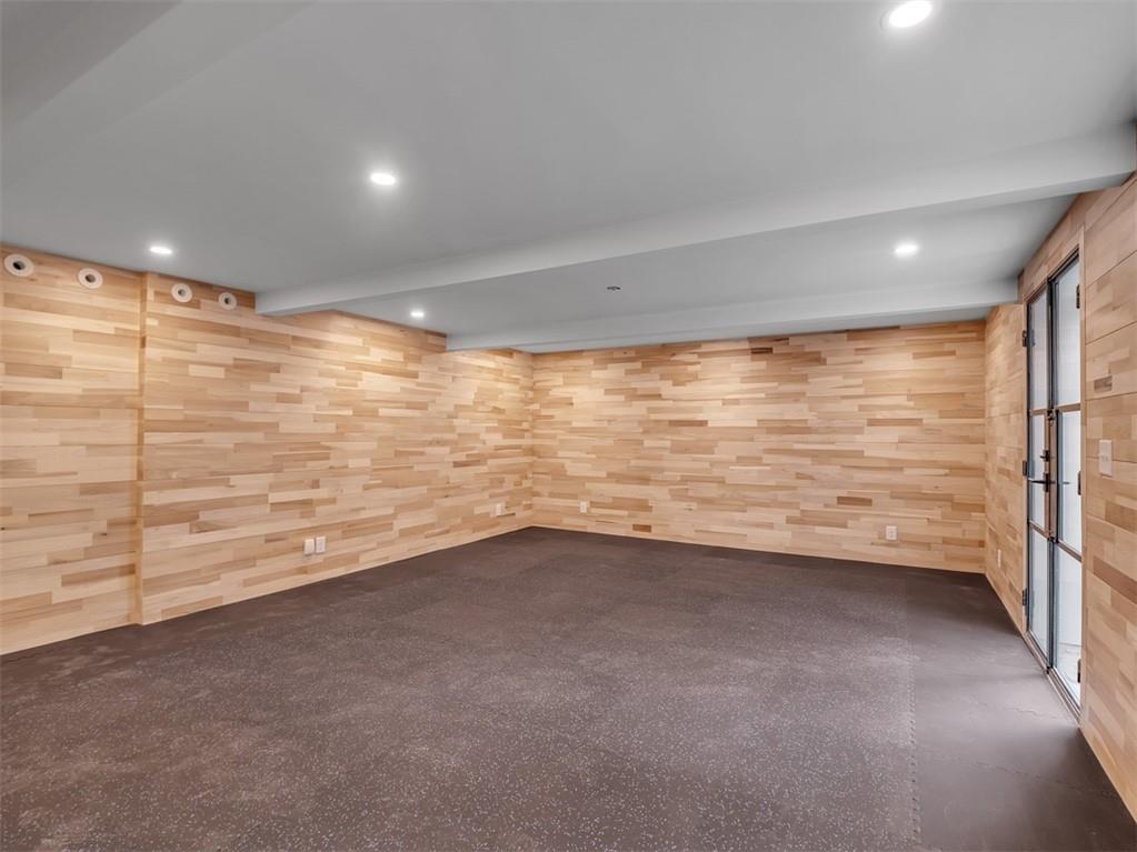 Tuxedo Park - Residential