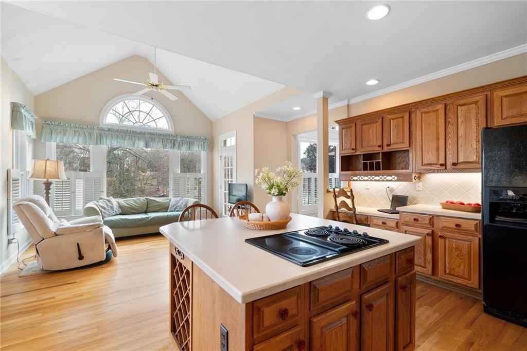 426 Lakestone Drive, Suwanee, Georgia image 9