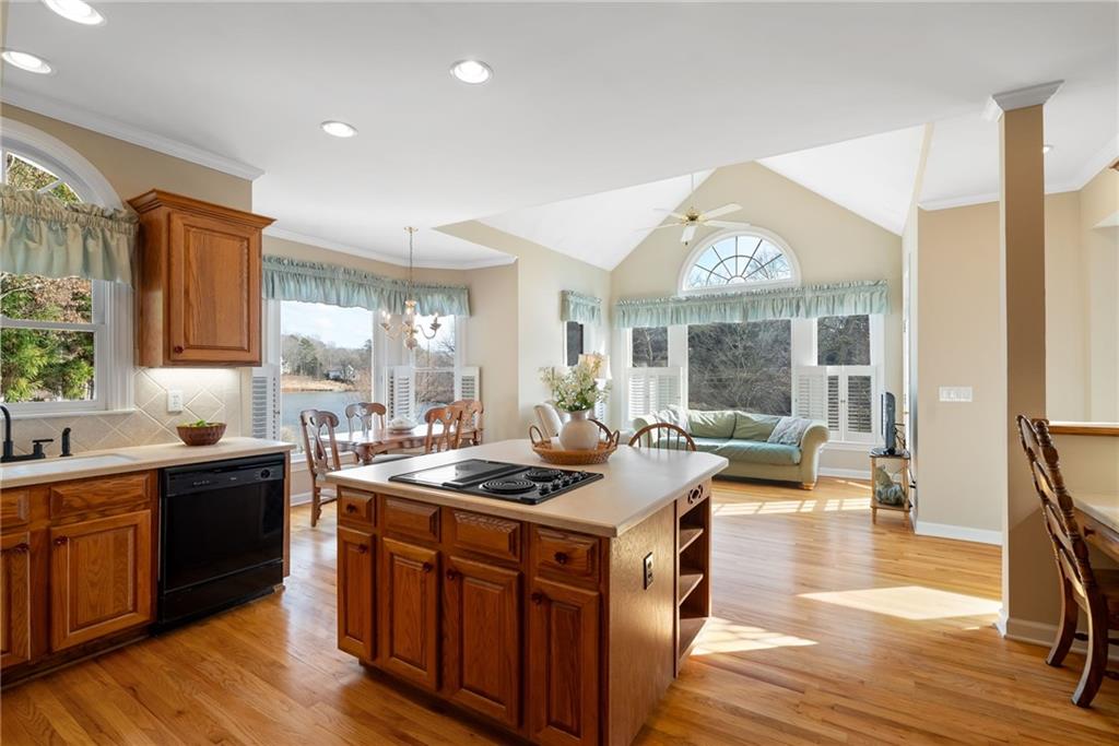 426 Lakestone Drive, Suwanee, Georgia image 10
