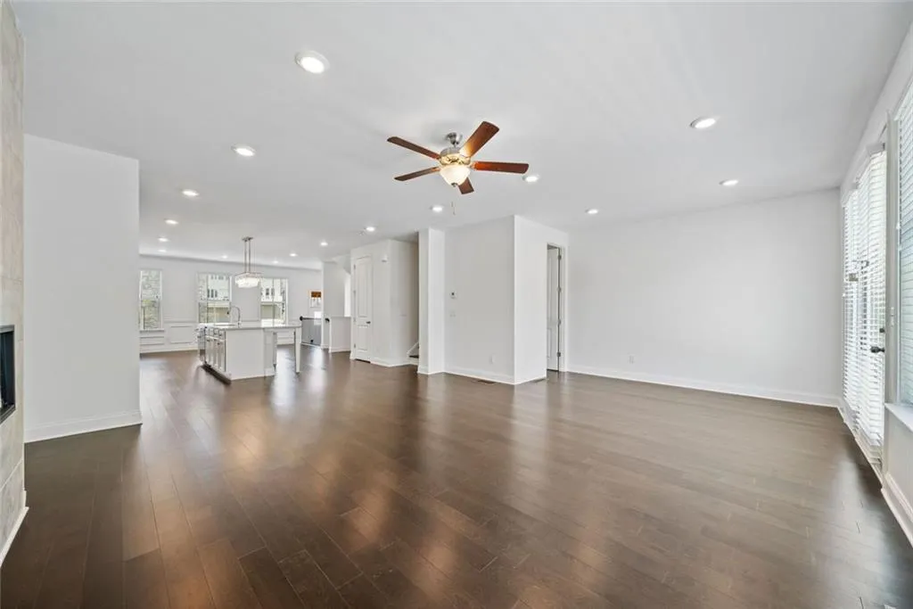 Doraville, Georgia 30360, United States, 4 Bedrooms Bedrooms, ,4 BathroomsBathrooms,Residential,Active,146917