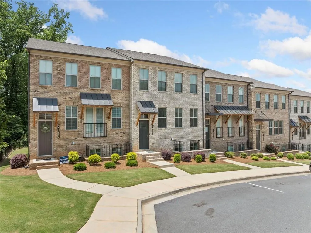 Doraville, Georgia 30360, United States, 4 Bedrooms Bedrooms, ,4 BathroomsBathrooms,Residential,Active,146917