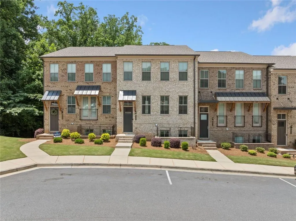 Doraville, Georgia 30360, United States, 4 Bedrooms Bedrooms, ,4 BathroomsBathrooms,Residential,Active,146917