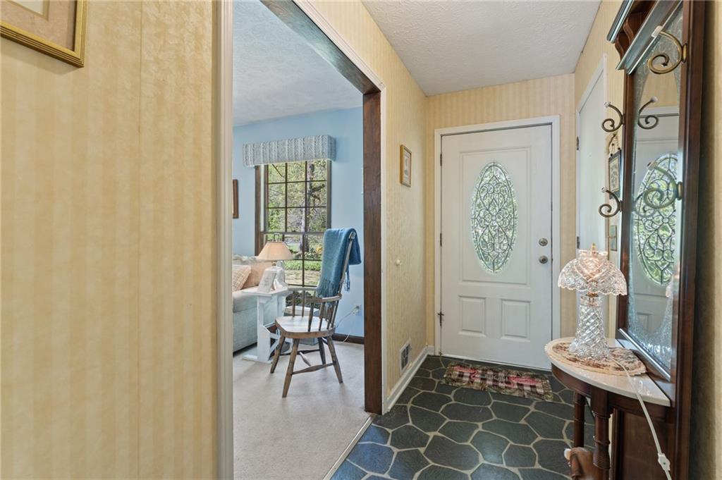 2062 Cezar Drive, Kennesaw, Georgia image 5
