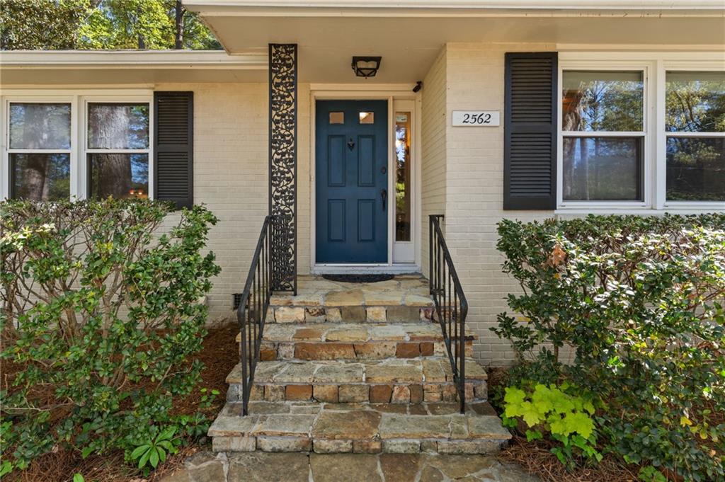 2562 Circlewood Road NE