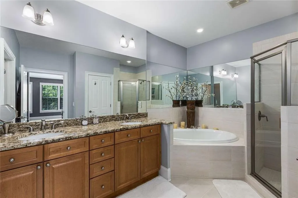 Atlanta, Georgia 30319, United States, 1 Bedroom Bedrooms, ,2 BathroomsBathrooms,Residential,Active,160678