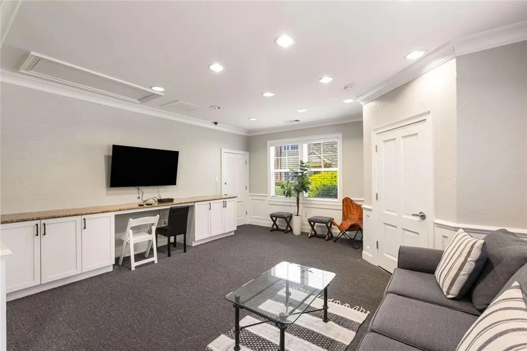 Atlanta, Georgia 30319, United States, 1 Bedroom Bedrooms, ,2 BathroomsBathrooms,Residential,Active,160678